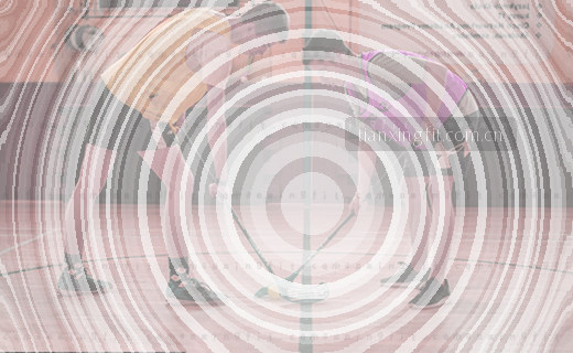 一张整洁的笔记本和装满文件的蓝色档案盒。